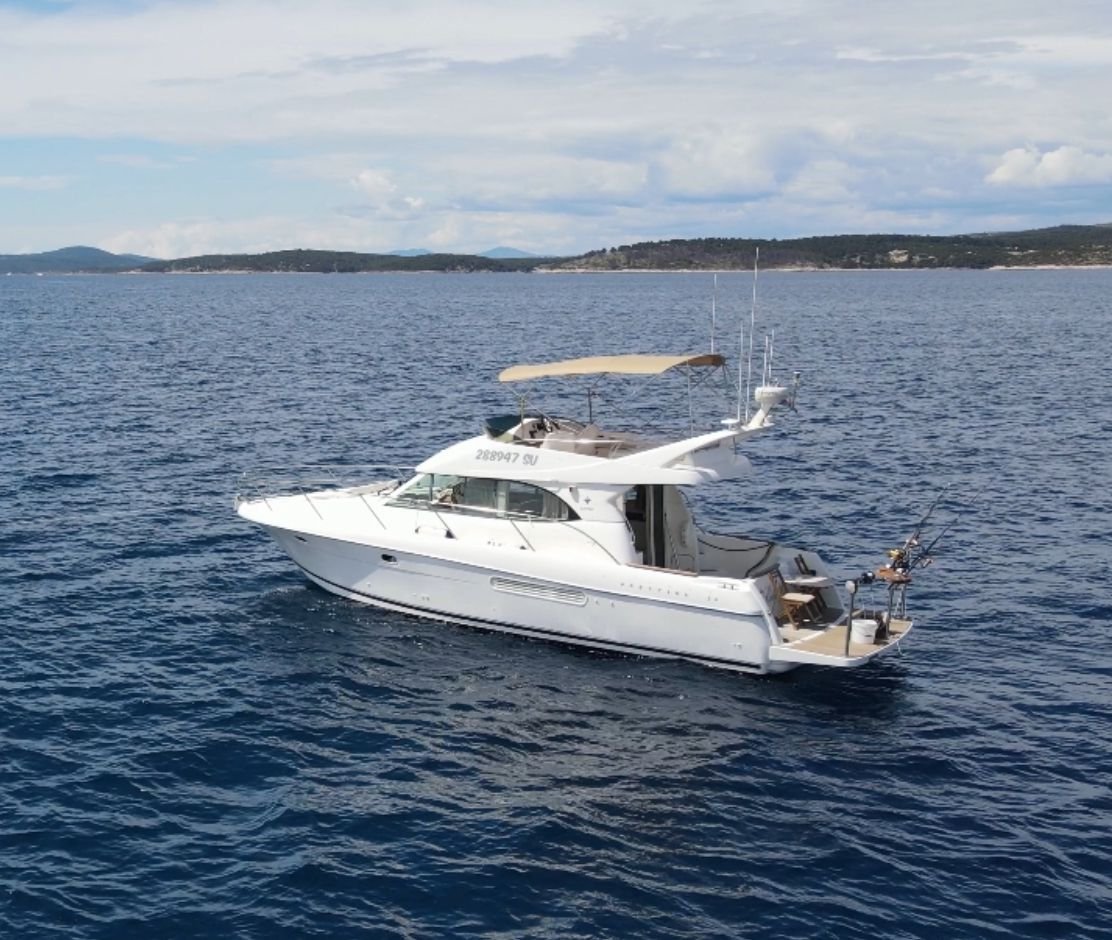 Brod Lady Lota na otvorenom moru tijekom plovidbe oko otoka Brača