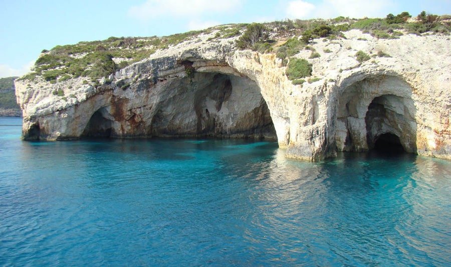 Zelena špilja s prirodnim zelenim svjetlom