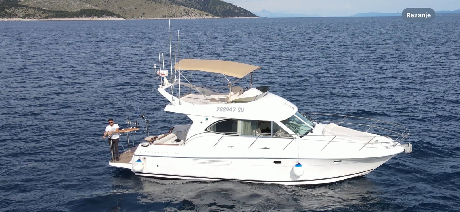 Lady Lota brod u uvali kod Supetra na otoku Braču